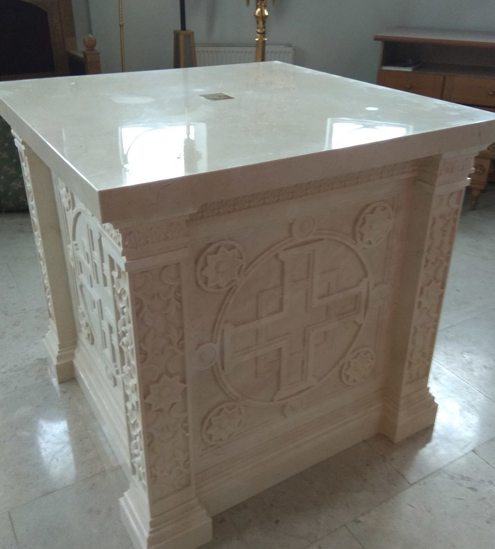 Мраморный престол в ХрамеТроицы Живоначальной в Щурове (Коломна)