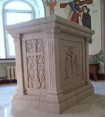 Престол и купель для Голгофо-Распятского крестильного храма
